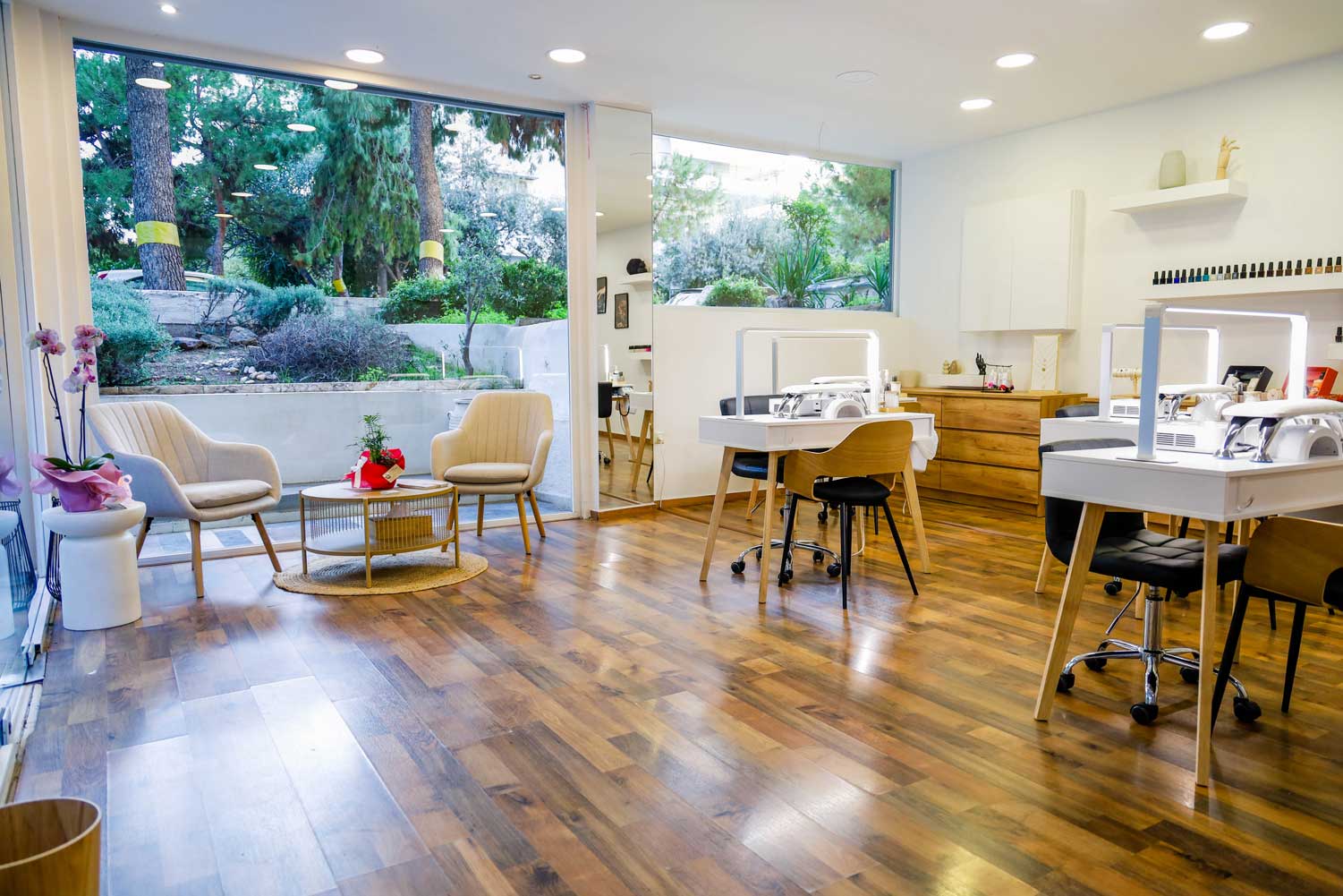 ManiChic Nail Academy gallery 1